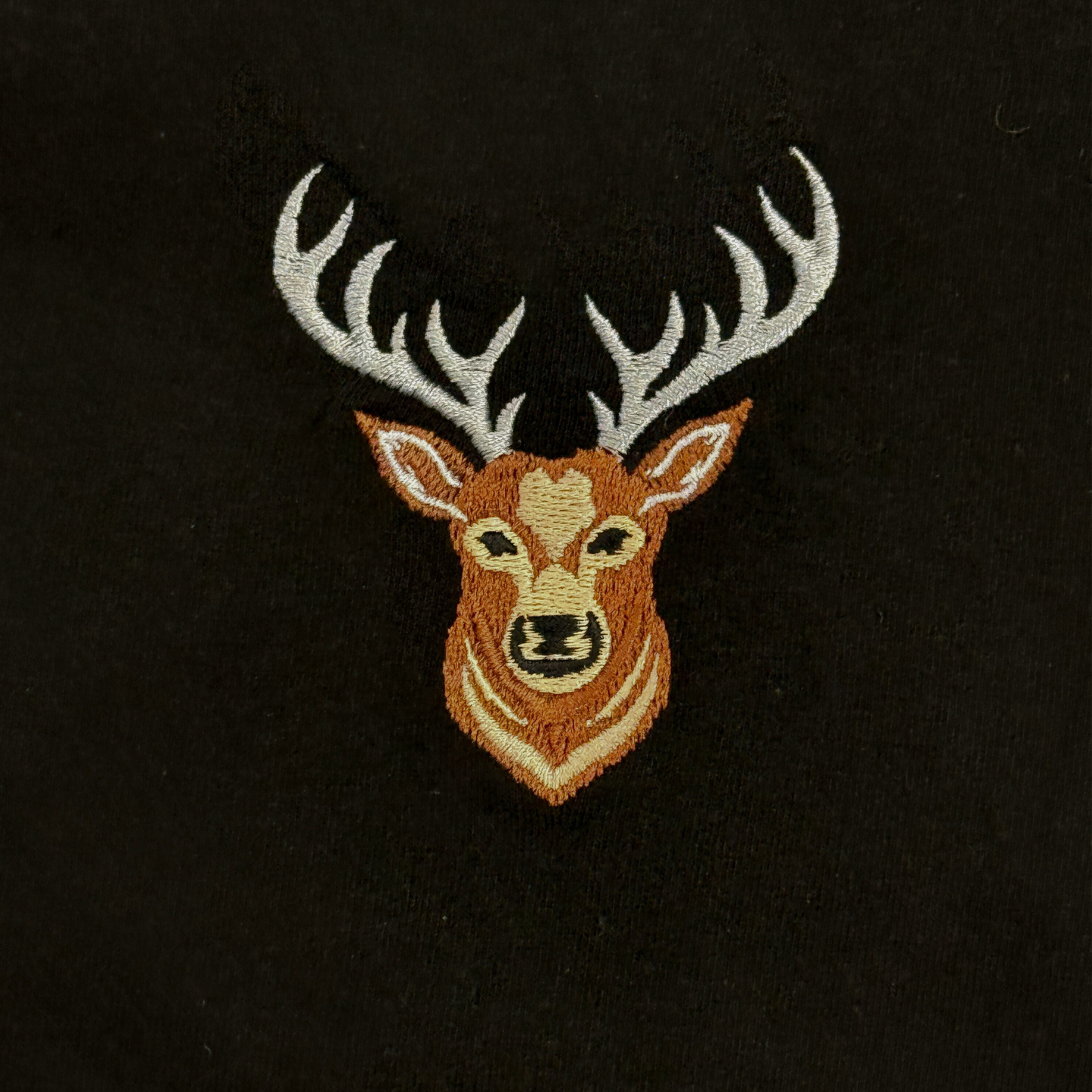 bestickter Hirsch (Unisex Hoodie)